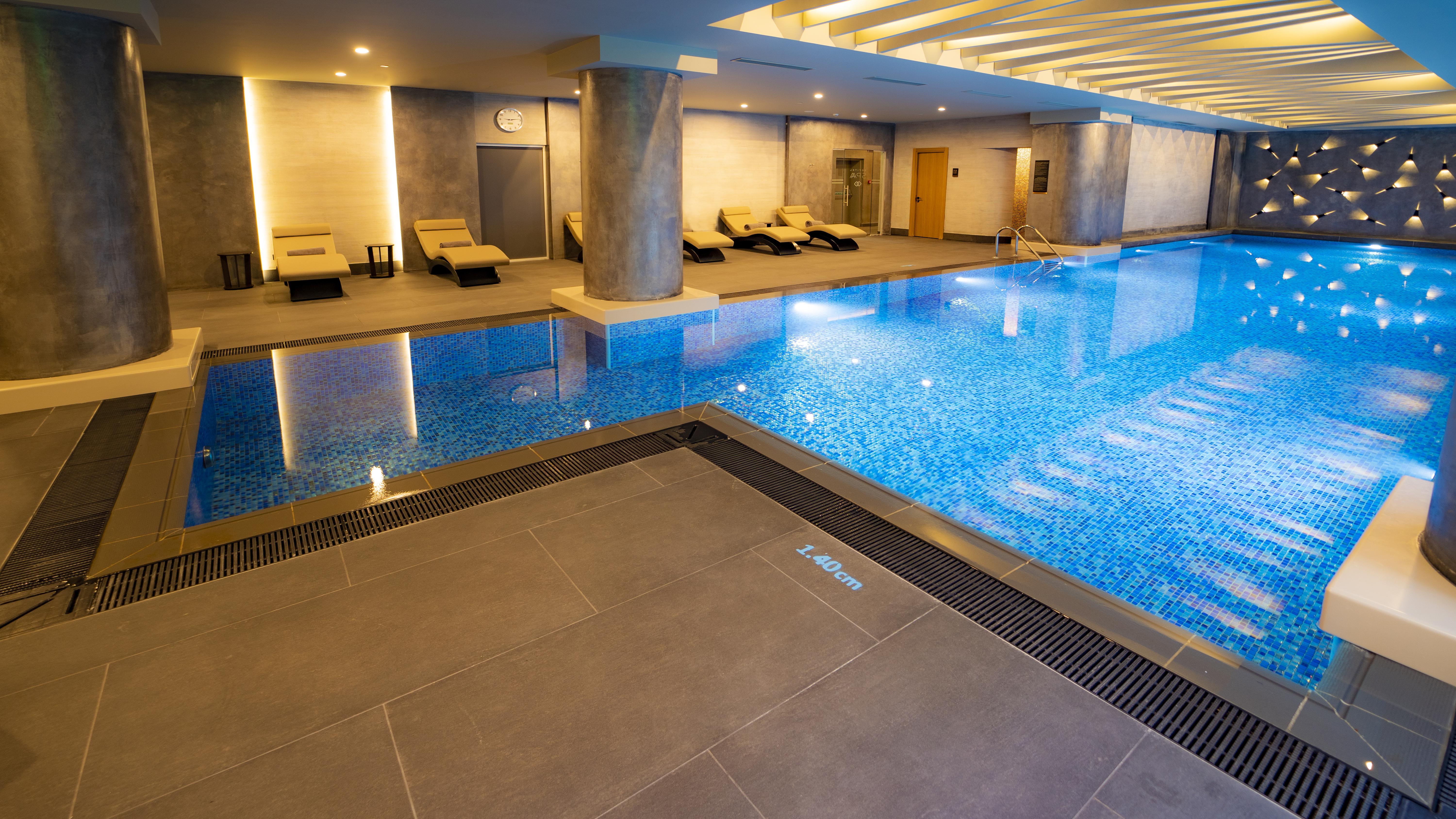Hotel Sofitel Istanbul Taksim Zewnętrze zdjęcie The swimming pool at the hotel