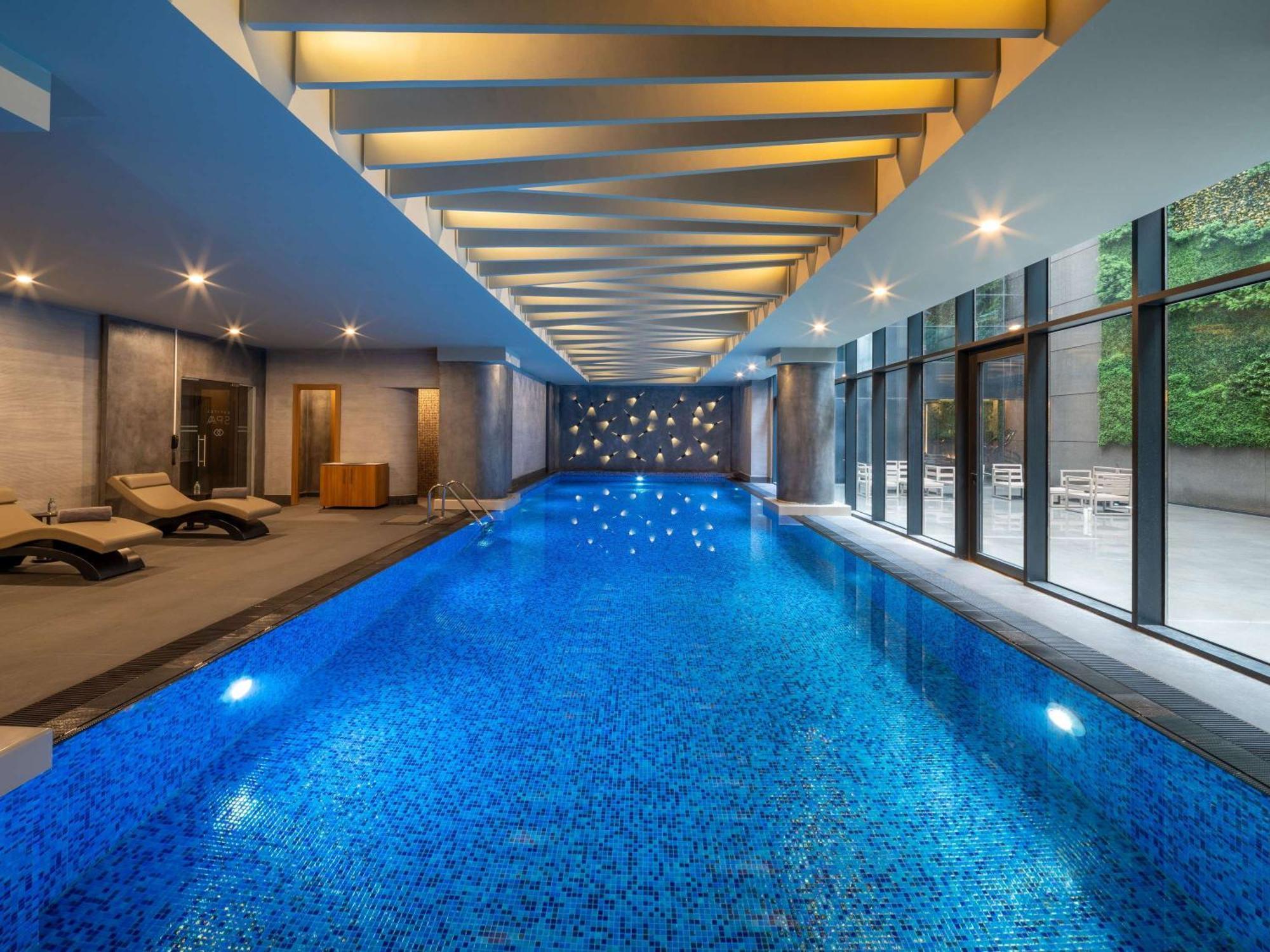 Hotel Sofitel Istanbul Taksim Zewnętrze zdjęcie The swimming pool at The Hari