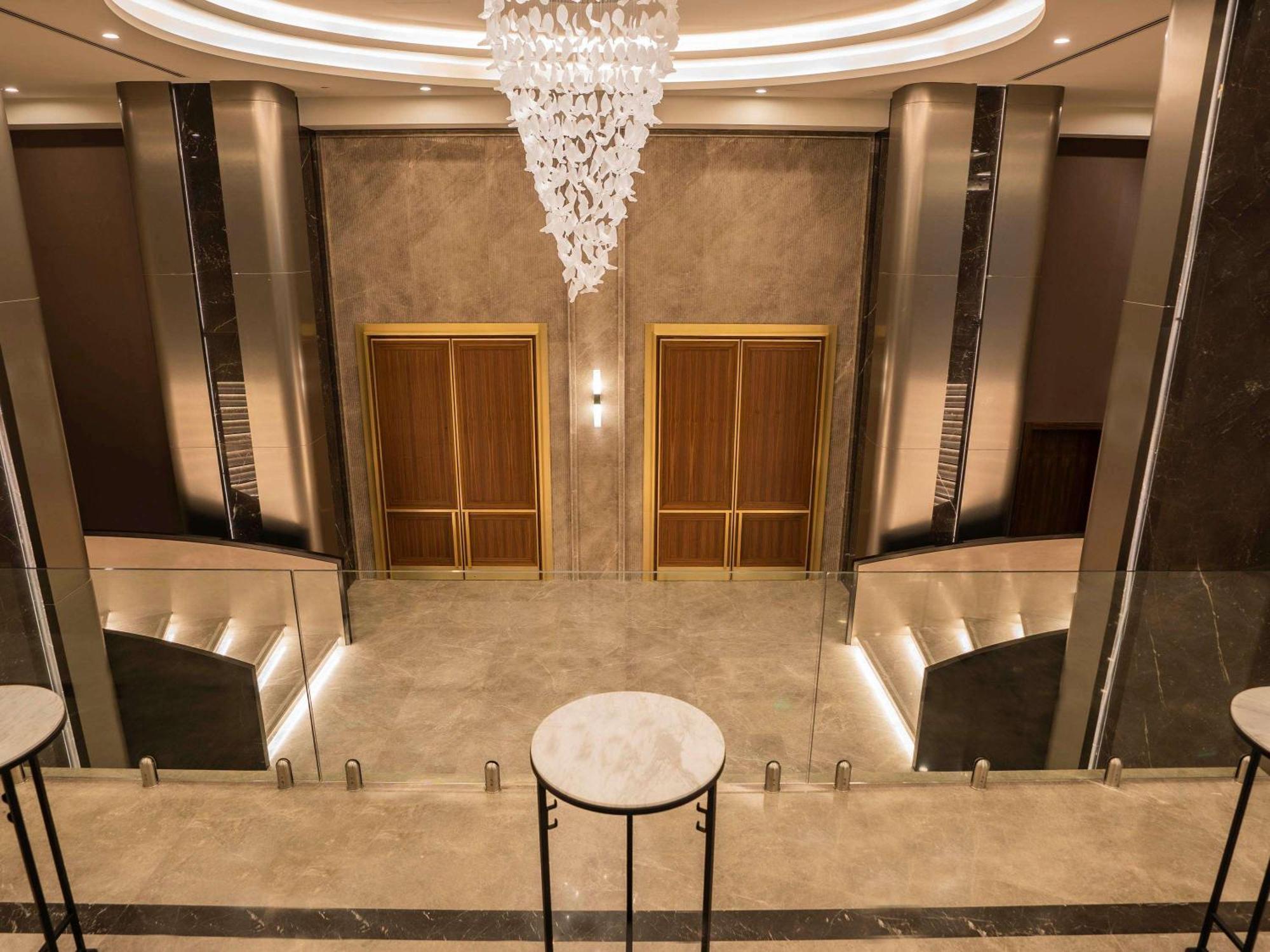Hotel Sofitel Istanbul Taksim Zewnętrze zdjęcie The lobby of the hotel