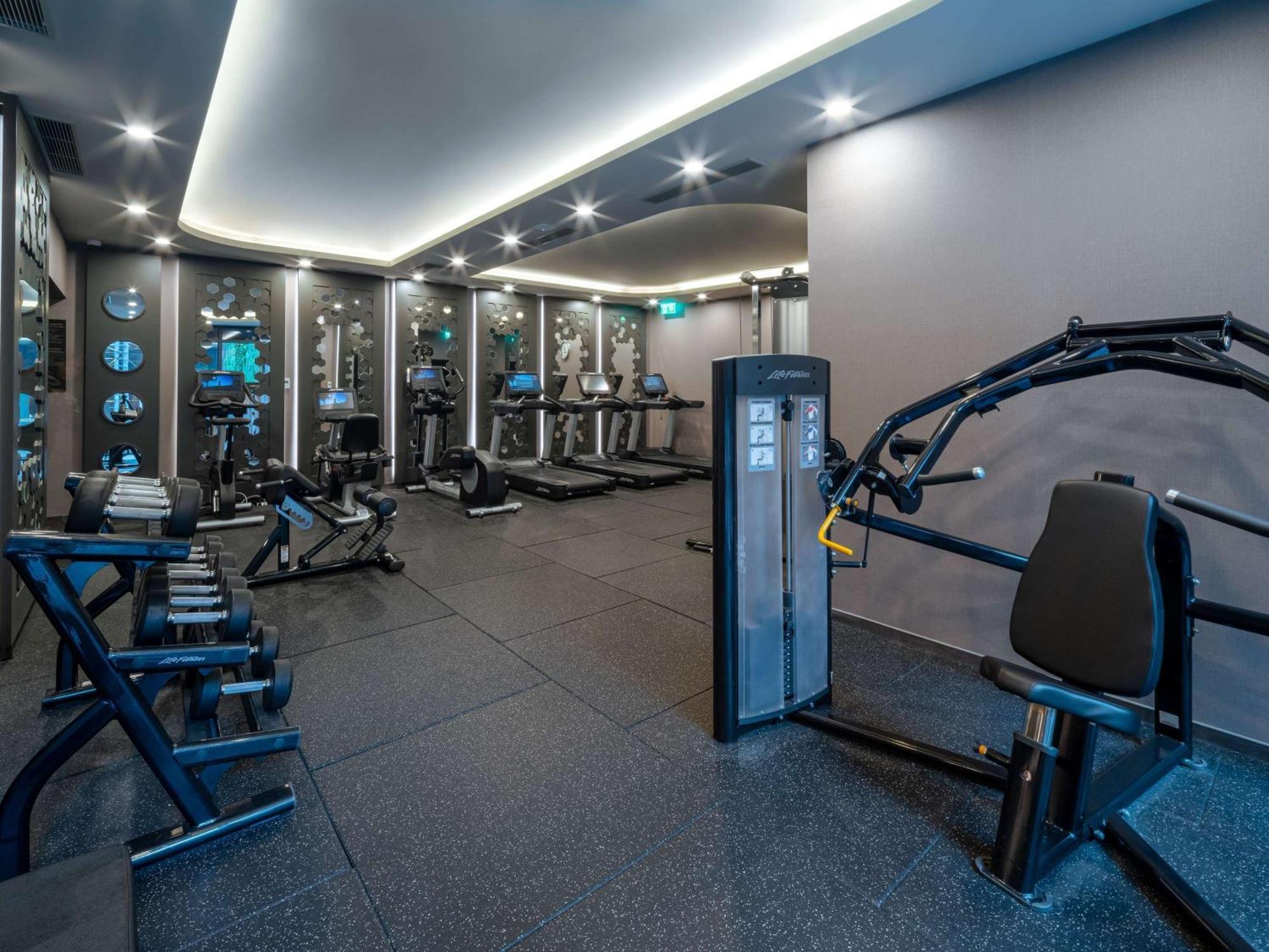 Hotel Sofitel Istanbul Taksim Zewnętrze zdjęcie The gym at the 100 Queen's Gate