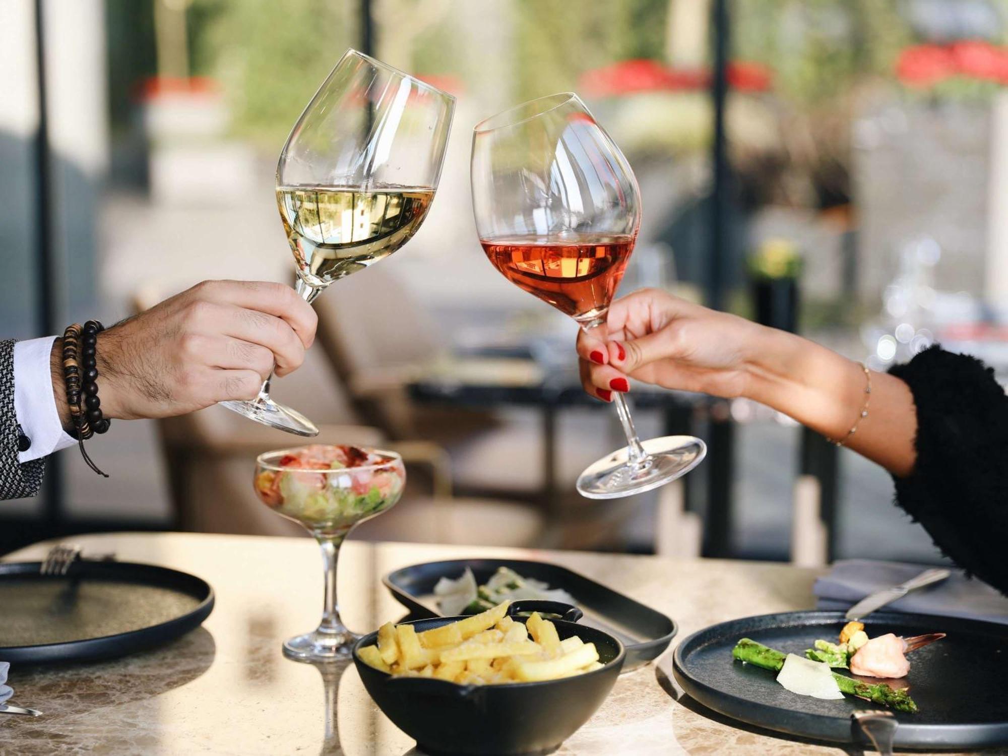 Hotel Sofitel Istanbul Taksim Zewnętrze zdjęcie Wine tasting