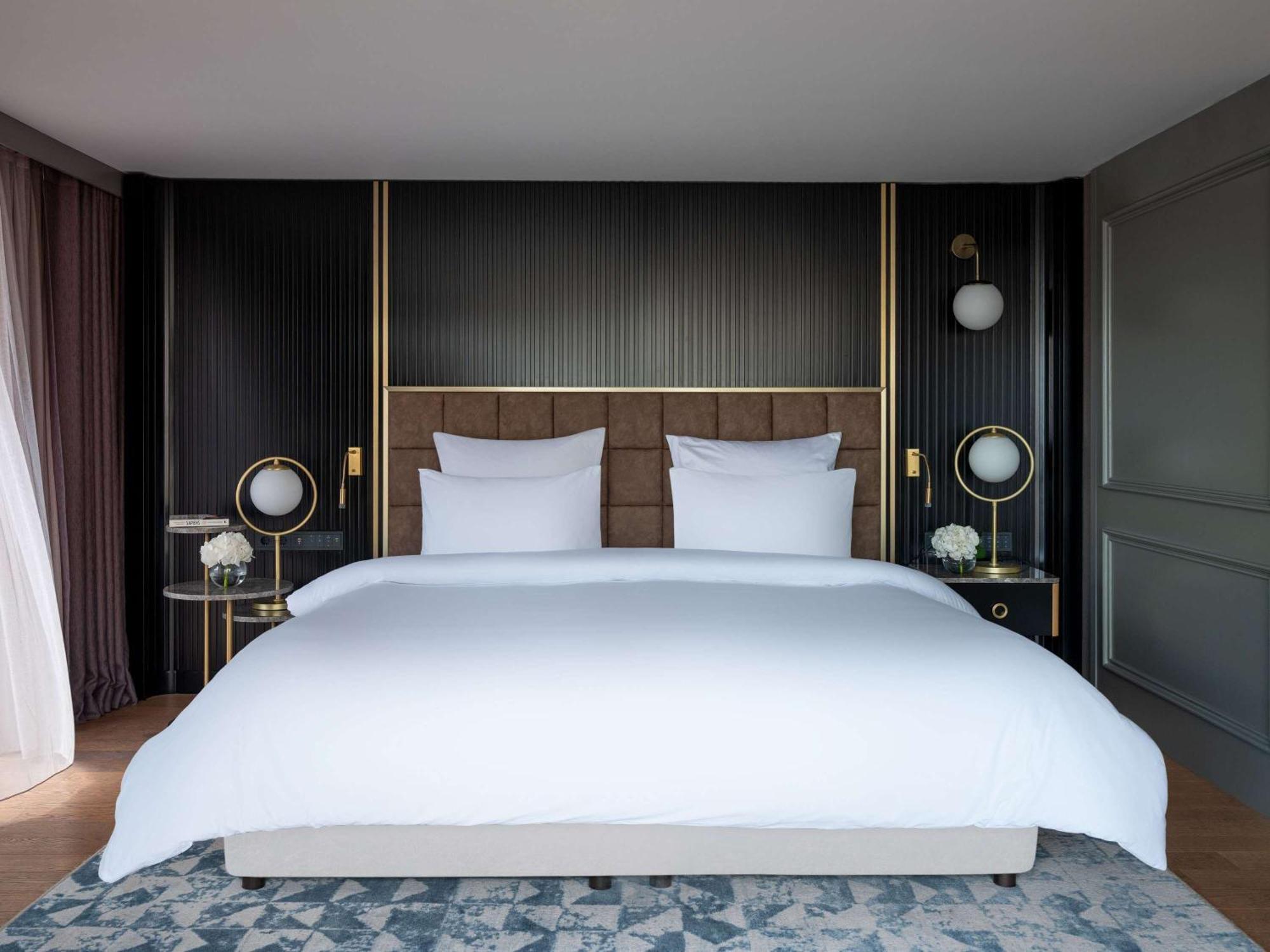 Hotel Sofitel Istanbul Taksim Zewnętrze zdjęcie A bedroom at the hotel