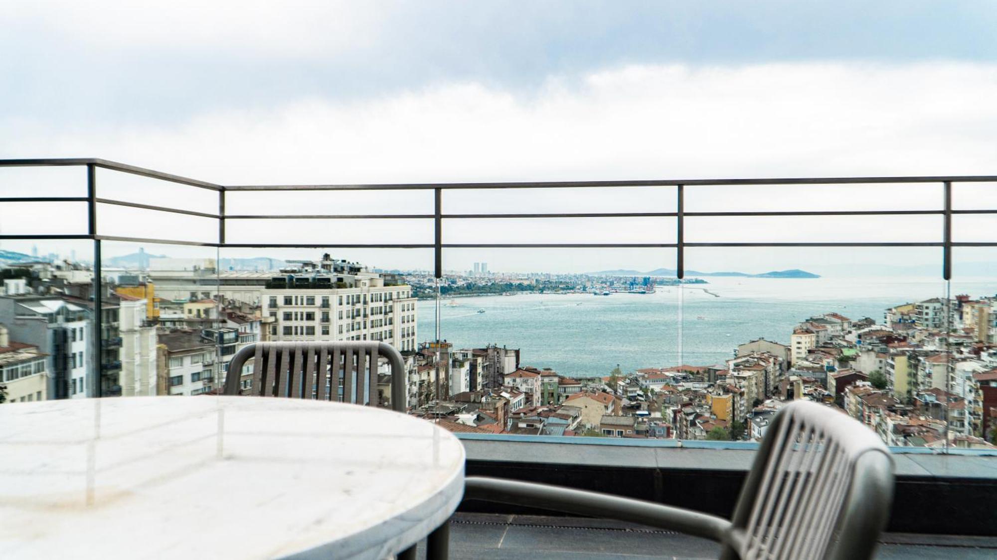 Hotel Sofitel Istanbul Taksim Zewnętrze zdjęcie View from the balcony of a penthouse apartment